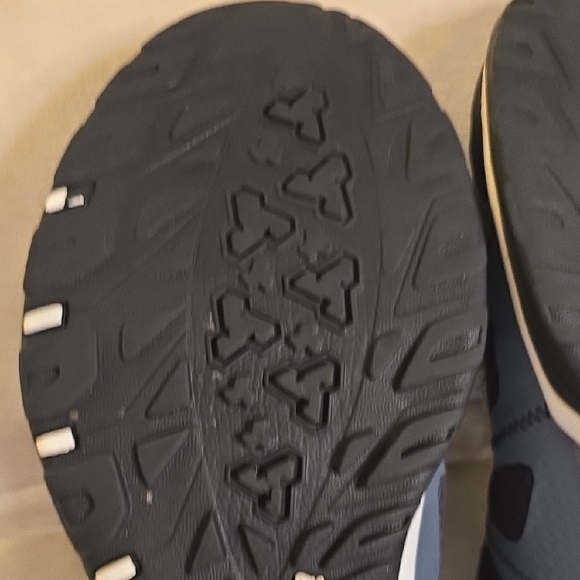 Columbia Black and Gray Sneakers with Sporty Design - Picture 10 of 16